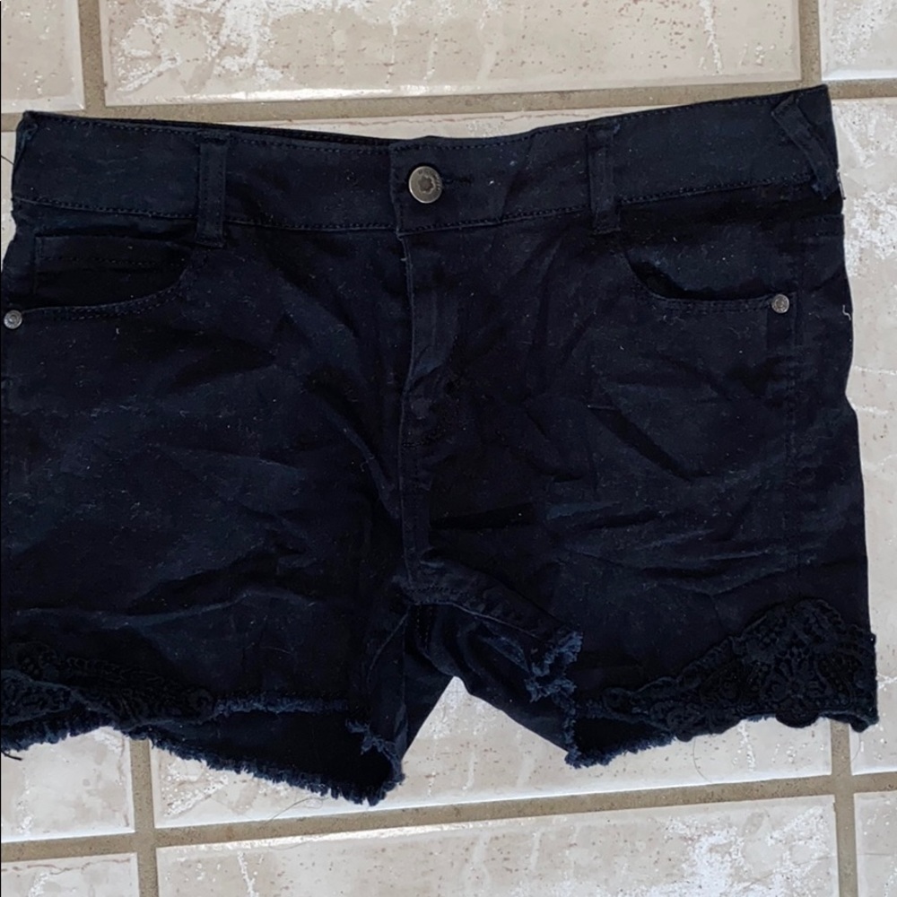 Black shorts, black lace detailing on the sides - Picture 2 of 3